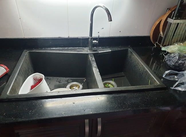 Xử lý bồn rửa chén bị nghẹt