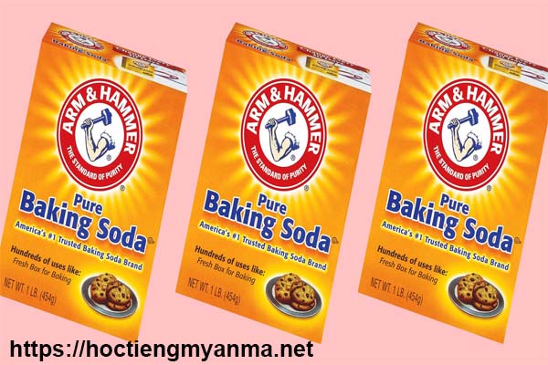 Cọ bồn rửa b&aacute;t với baking soda