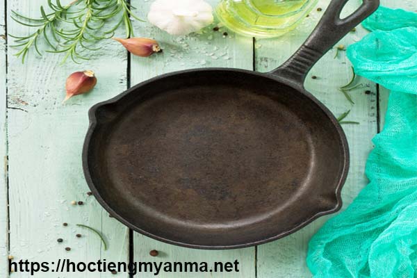 vệ sinh nh&agrave; cửa với chảo