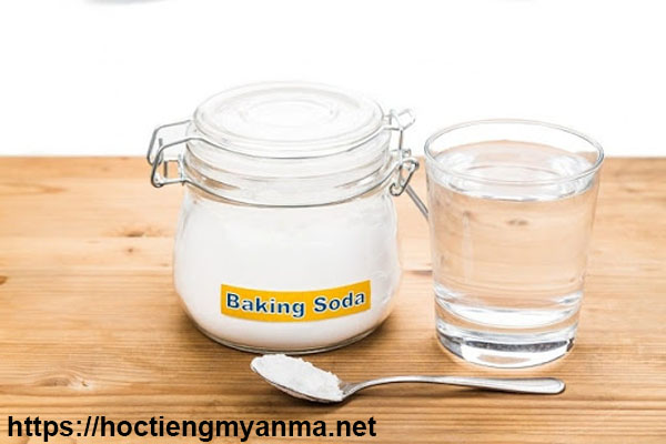 L&agrave;m sạch vết ố tr&ecirc;n đồ inox với baking soda