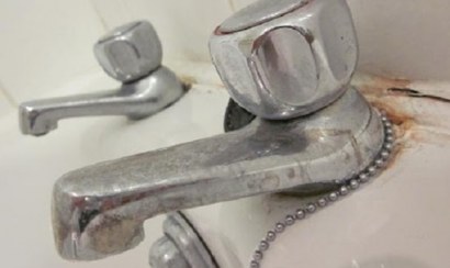 Mẹo tẩy cặn Canxi trên vòi nước nhanh chóng hiệu quả