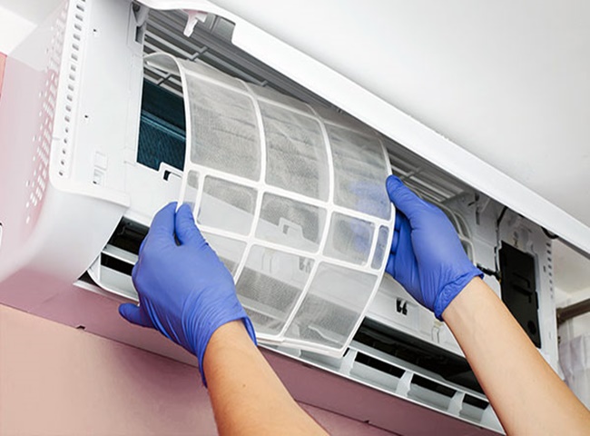 M&aacute;ch bạn c&aacute;ch vệ sinh m&aacute;y lạnh &aacute;p trần đ&uacute;ng c&aacute;ch