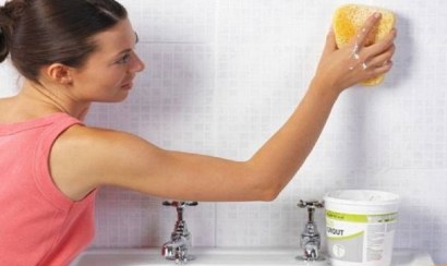 15 phút làm sạch bóng tường nhà tắm không phải ai cũng biết