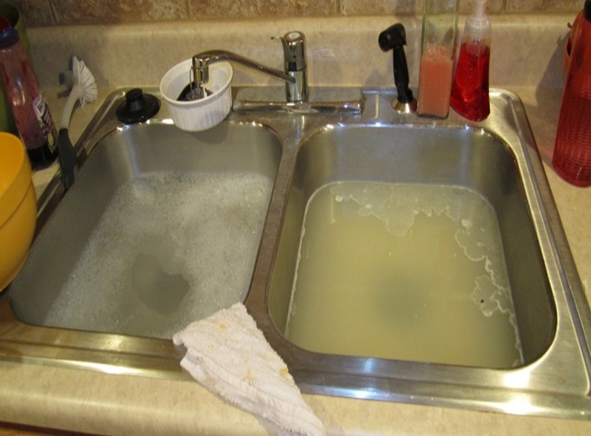 Một số c&aacute;ch th&ocirc;ng bồn rửa ch&eacute;n hiệu quả