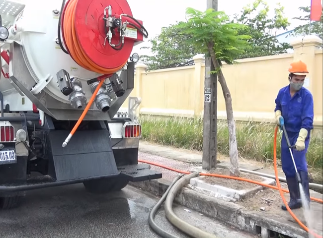 Nạo v&eacute;t cống Quận 4 gi&aacute; rẻ