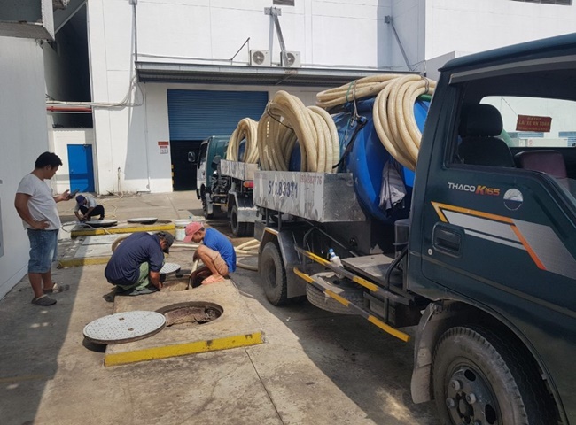 Nạo v&eacute;t hố ga chăm chỉ