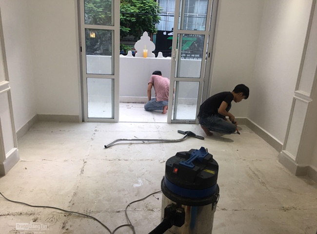 Vệ sinh nh&agrave; cửa sau x&acirc;y dựng gi&aacute; rẻ