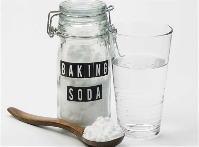 Vệ sinh tường nhà bằng baking soda