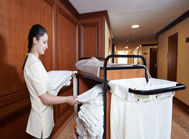 qu&aacute; tr&igrave;nh thực hiện vệ sinh ph&ograve;ng