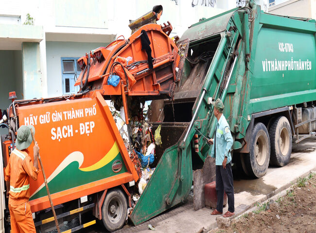 Dịch vụ thu gom r&aacute;c thải sinh hoạt hỗ trợ cho mọi người