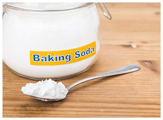 vệ sinh v&aacute;ch k&iacute;nh nh&agrave; tắm bằng Baking Soda