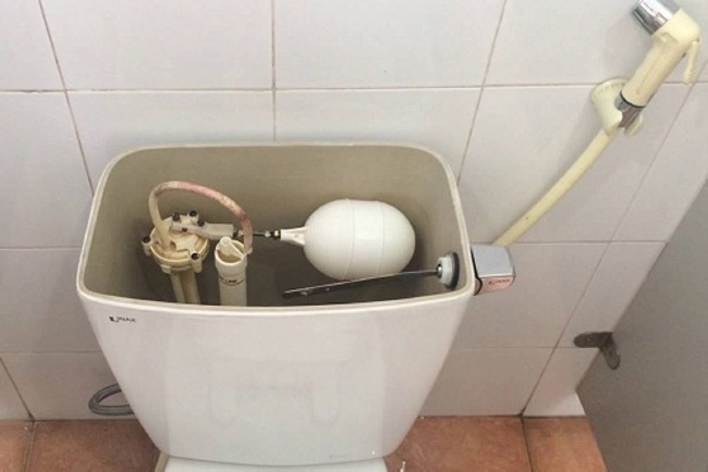 15-phut-xu-ly-bon-cau-xa-khong-sach