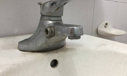 Cách làm sạch limescale trên thiết bị nhà tắm dễ dàng, hiệu quả